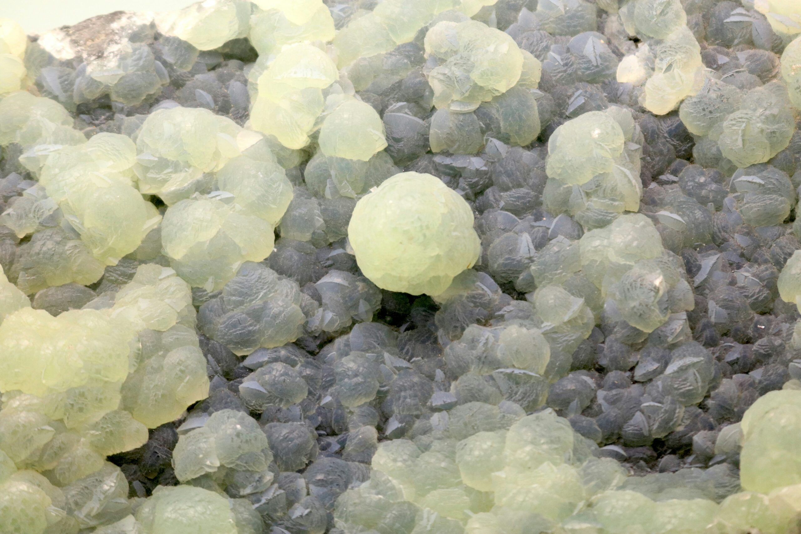 Jadeitový kameň: Valuable Green Mineral of Cultural Significance